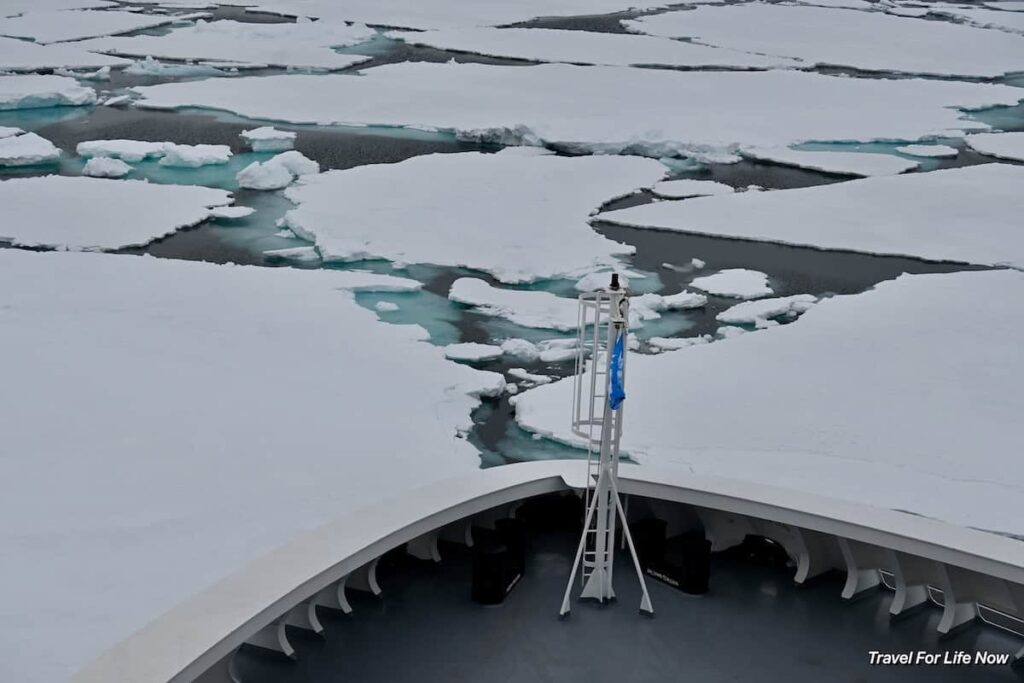Icebreaking Towards the North Pole